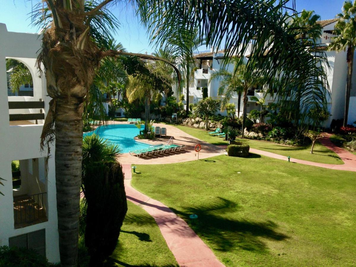 Exceptional Beachfront Complex With Pool In Costalita, 에스테포나 외부 사진