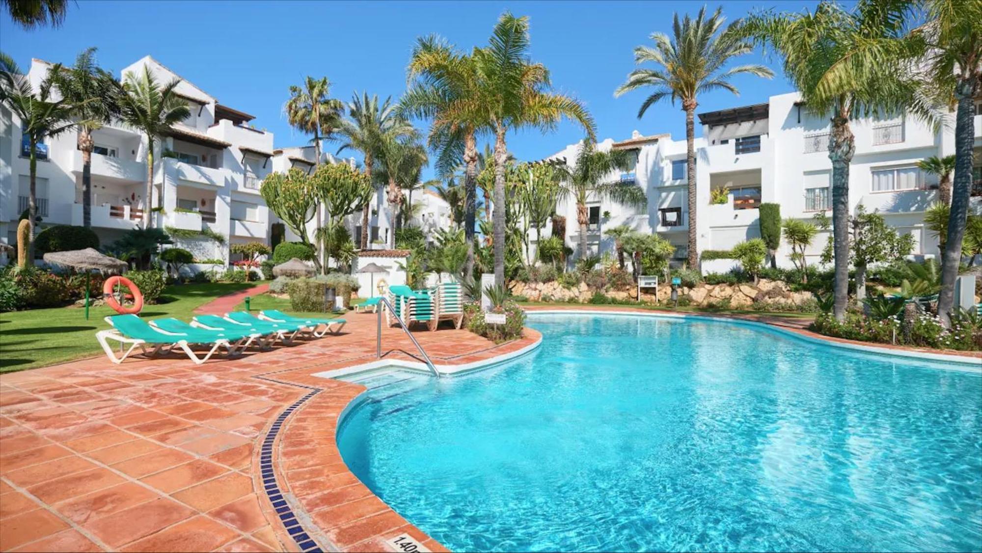 Exceptional Beachfront Complex With Pool In Costalita, 에스테포나 외부 사진